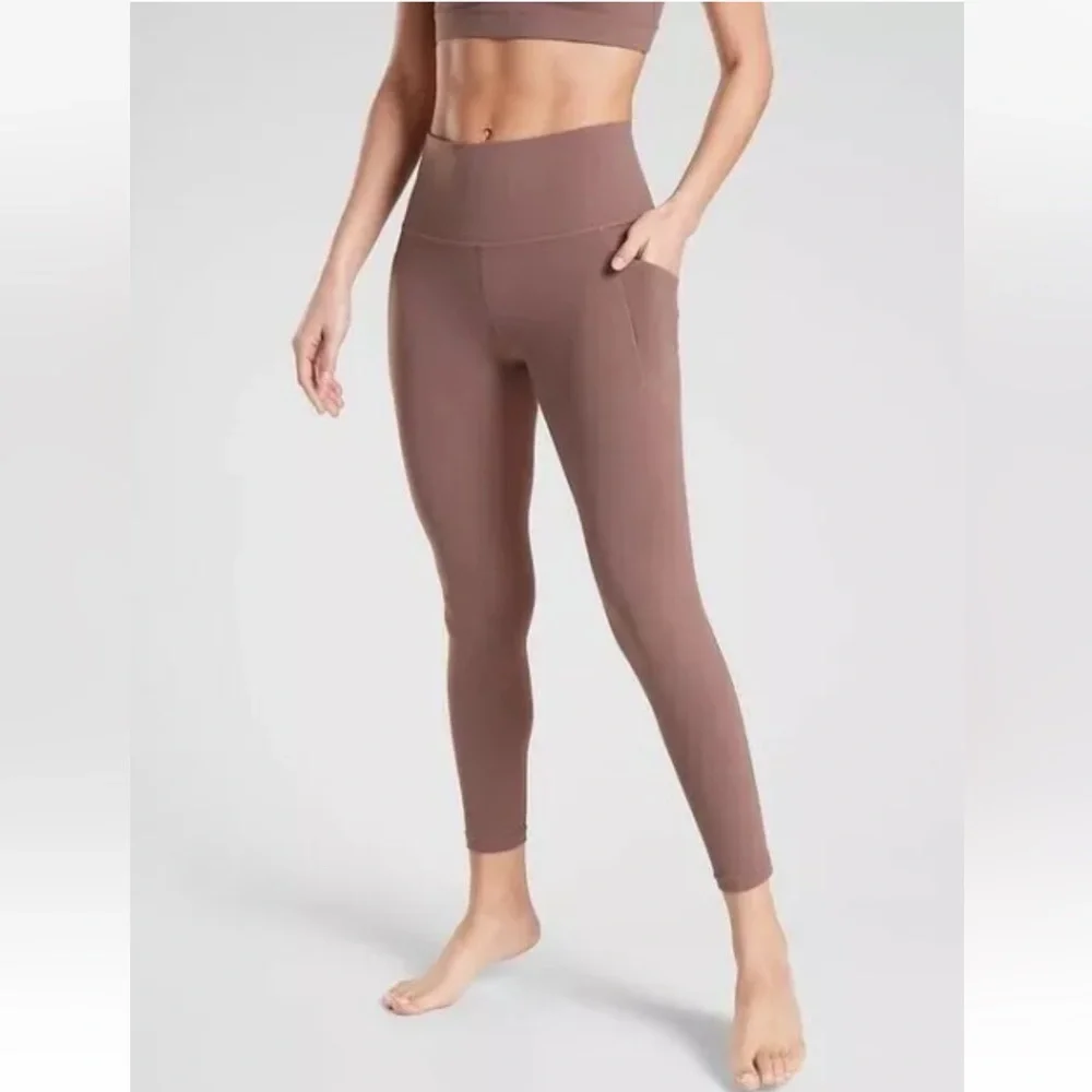 Athleta Salutation Stash Tight Size Large